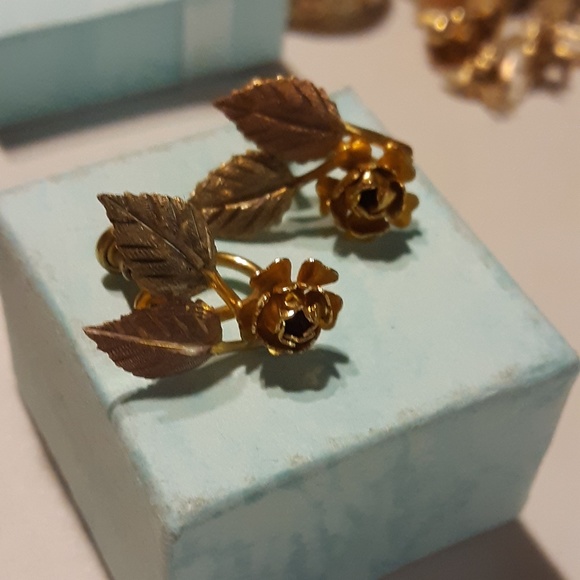 SOLD! Black Hills 12k Gold Screw Bk Earrings - Picture 5 of 8